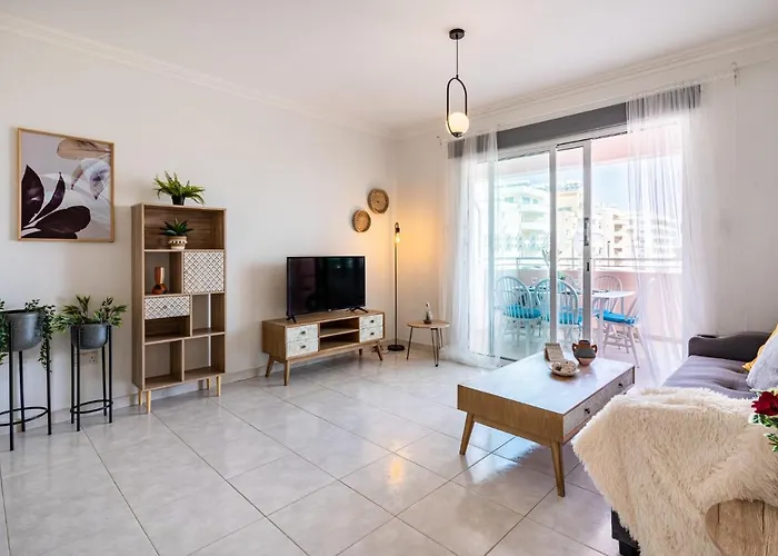 Sweet Retreat 2-Br Apartment In Mackenzie